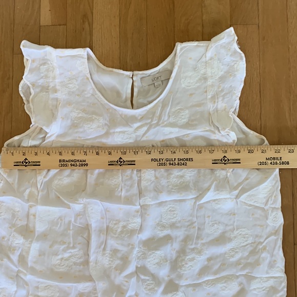 LOFT blouse. - Picture 2 of 7